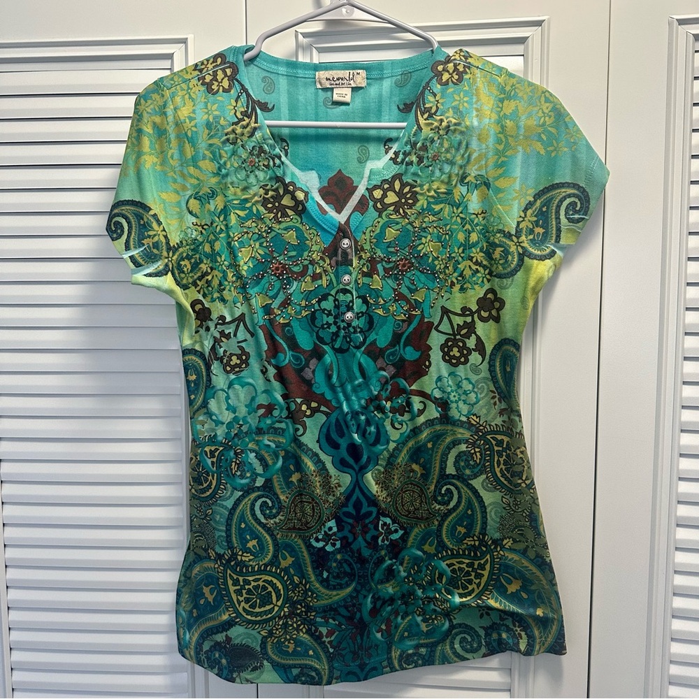 Paisley-Print V-Neck Short Sleeve Top in Teal and Green